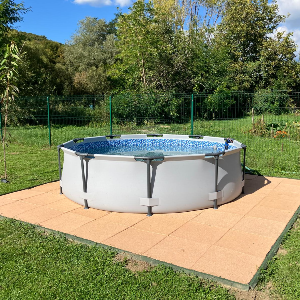 Zona bazinelor de înot